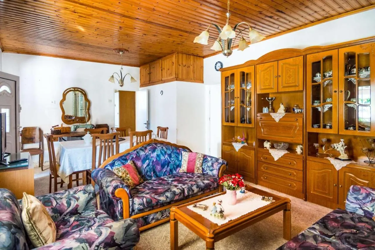 Tselepis House Apartment Lakithra Greece